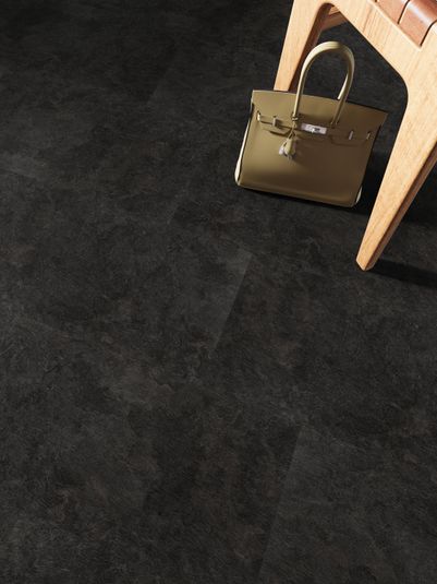 Elastischer Boden Black Slate von INKU Jordan